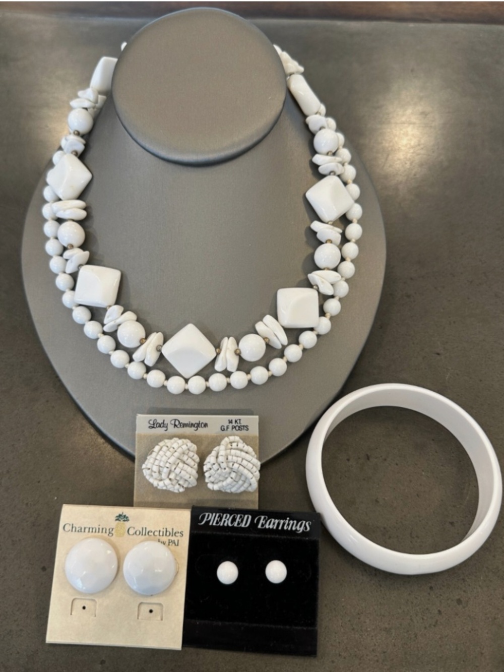 GORGEOUS LOT OF VINTAGE WHITE COSTUME JEWELRY - 6 PIECES MIX & MATCH!!